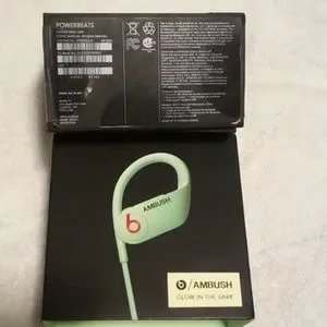 Beats by Dr Dre - Powerbeats AMBUSH スペシャルエディション AMBUSH x Beats初オフィシャルコラボプロダクト「Powerbeats